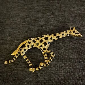 Beautiful Vintage Giraffe Brooch